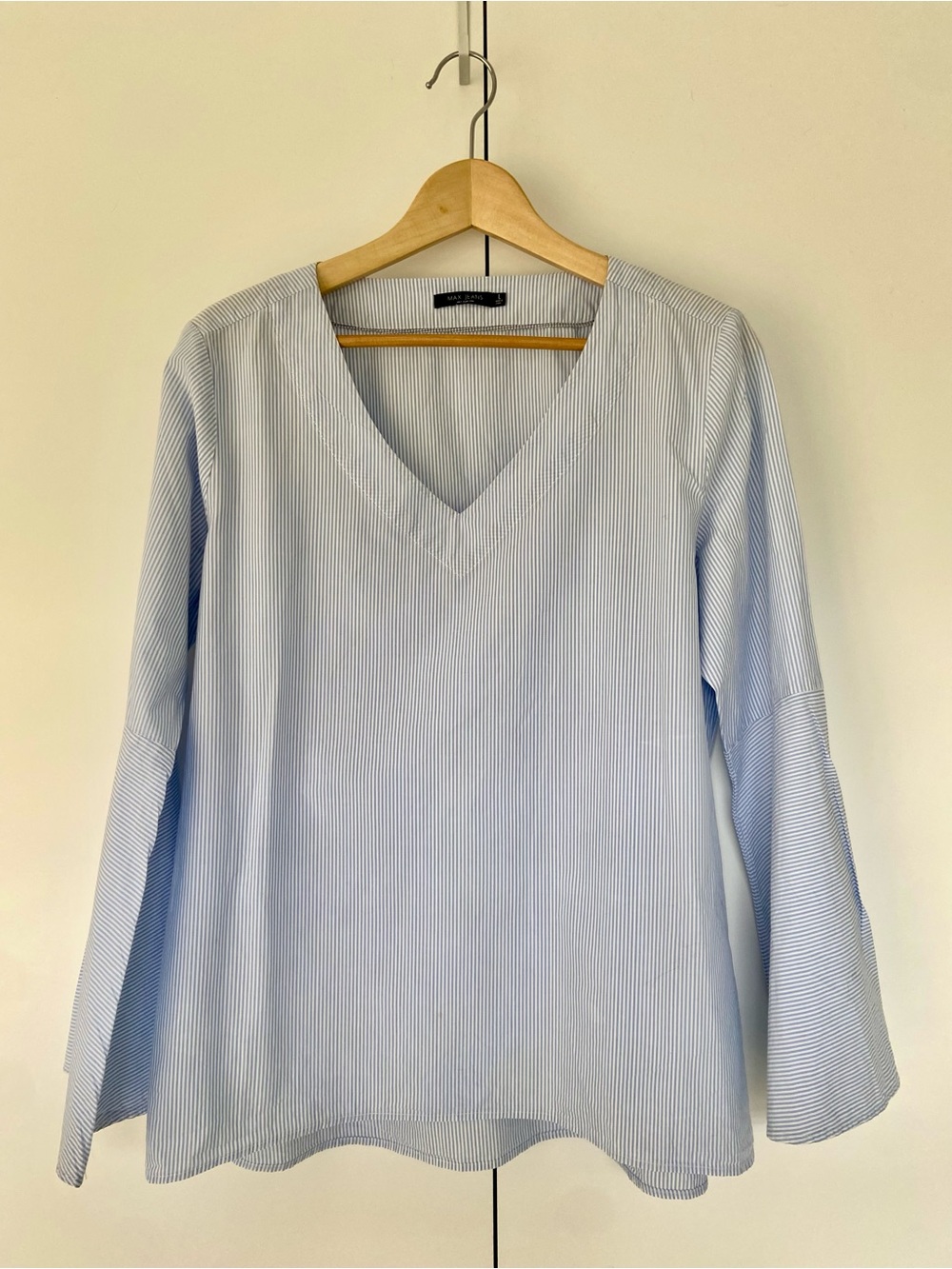 MAX JEANS Striped Popover Bell Sleeve Top Large Pale Blue White 100% Cotton EUC